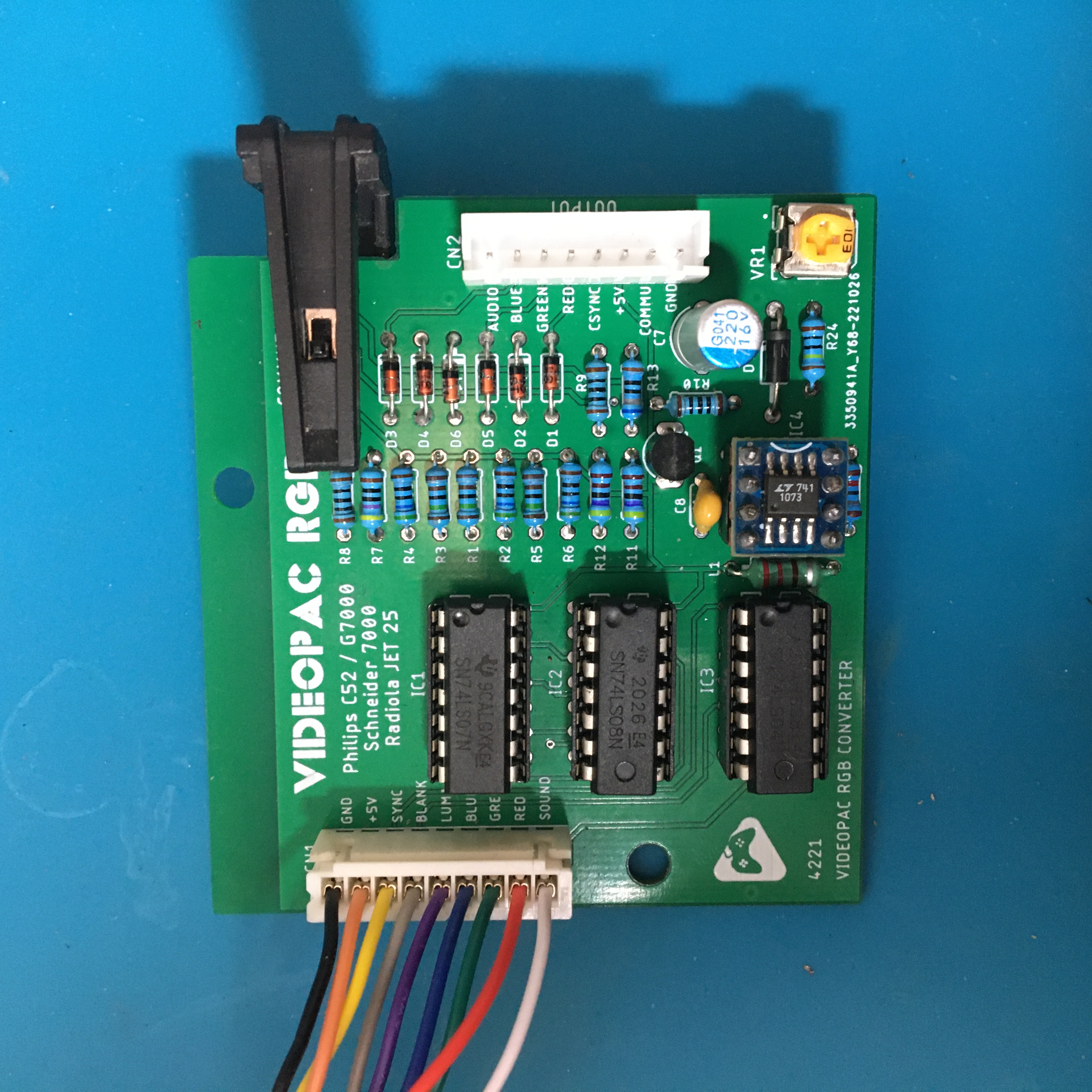 Carte unique avec câblage